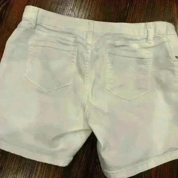 Liz Lange Maternity White Midi Shorts Size Small - Picture 2 of 4